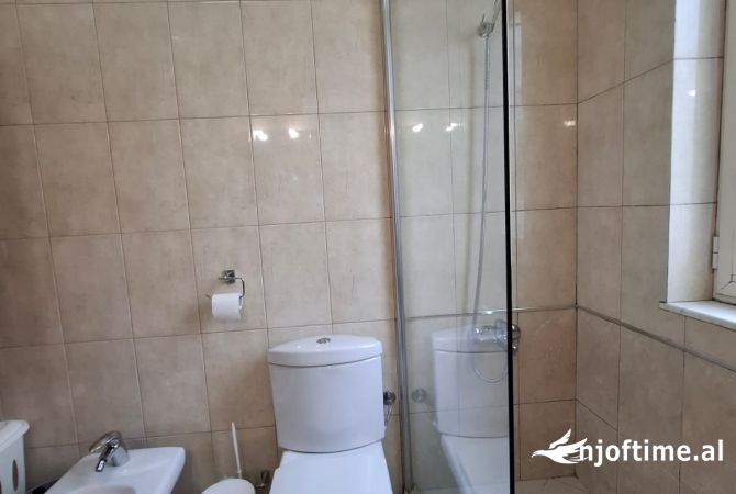 Shtepi me qera Apartament ne Tirane, 2+1, Mobilimi E mobiluar, Pagesa 800  Euro.