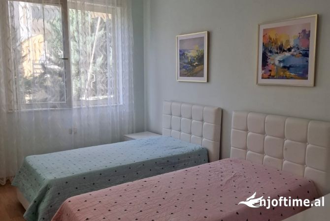 Shtepi me qera Apartament ne Tirane, 2+1, Mobilimi E mobiluar, Pagesa 800  Euro.