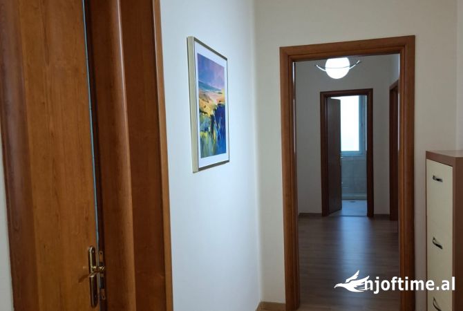 Shtepi me qera Apartament ne Tirane, 2+1, Mobilimi E mobiluar, Pagesa 800  Euro.