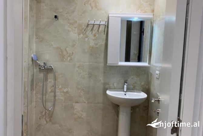 Shtepi ne shitje Apartament ne Tirane, 2+1, Mobilimi E mobiluar, Pagesa 139,000  Euro.