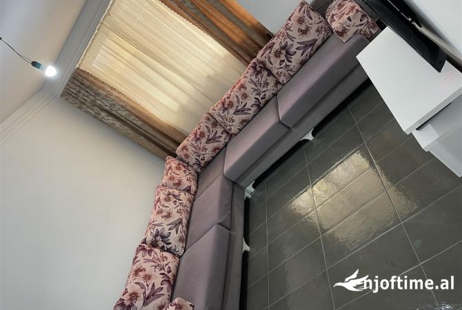 Shtepi me qera Apartament ne Tirane, 1+1, Mobilimi E mobiluar, Pagesa 35,000  Leke.