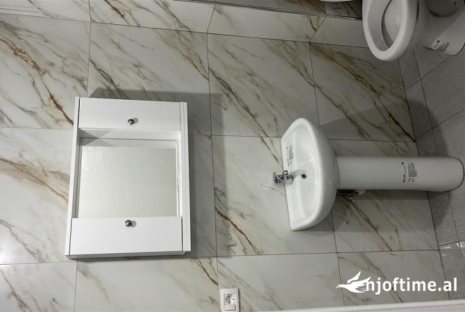 Shtepi me qera Apartament ne Tirane, 1+1, Mobilimi E mobiluar, Pagesa 35,000  Leke.