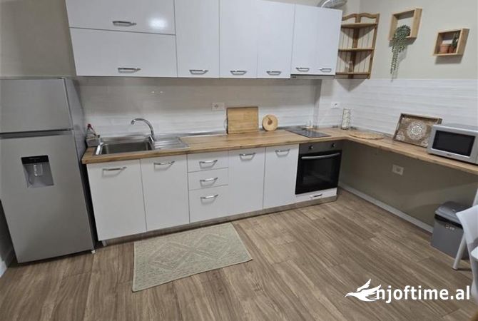 Shtepi me qera Apartament ne Tirane, 1+1, Mobilimi E mobiluar, Pagesa 900  Euro.