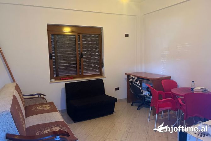 Shtepi me qera Apartament ne Tirane, 1+1, Mobilimi E mobiluar, Pagesa 35,000  Leke.