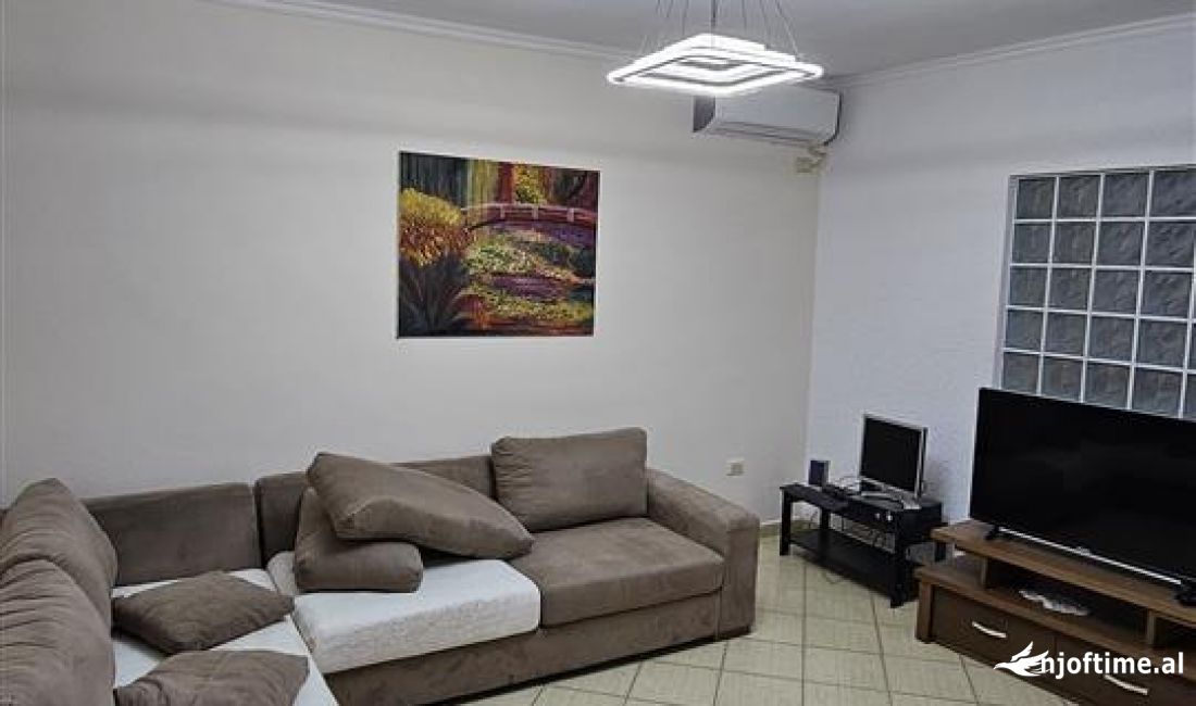 Shtepi me qera Apartament ne Tirane, 2+1, Mobilimi E mobiluar, Pagesa 550  Euro.