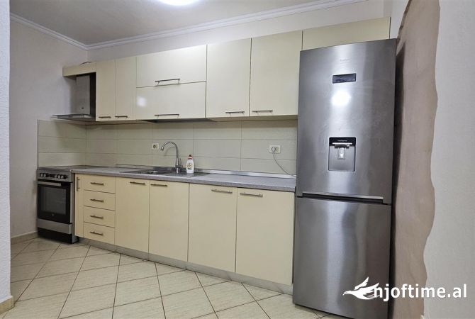 Shtepi me qera Apartament ne Tirane, 2+1, Mobilimi E mobiluar, Pagesa 550  Euro.