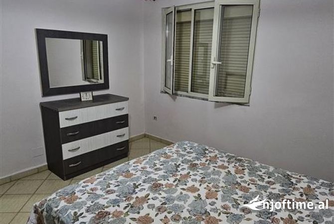 Shtepi me qera Apartament ne Tirane, 2+1, Mobilimi E mobiluar, Pagesa 550  Euro.