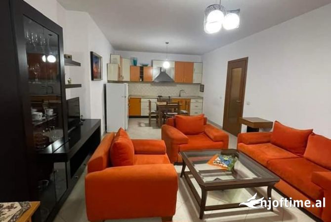 Shtepi me qera 2+1 ne Tirane - 700 Euro