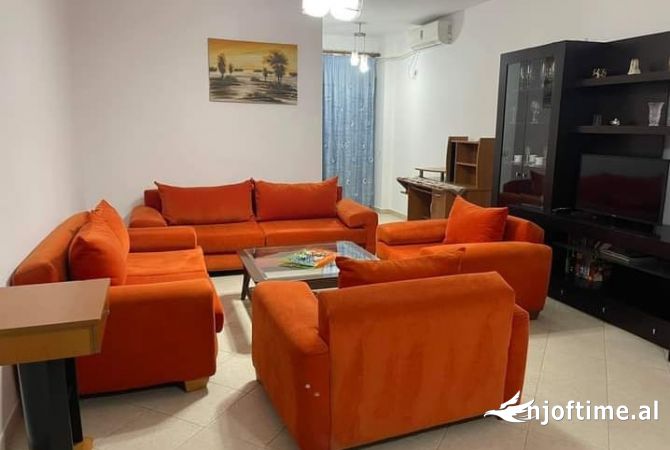 Shtepi me qera Apartament ne Tirane, 2+1, Mobilimi E mobiluar, Pagesa 700  Euro.