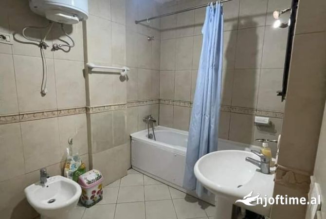 Shtepi me qera Apartament ne Tirane, 2+1, Mobilimi E mobiluar, Pagesa 700  Euro.