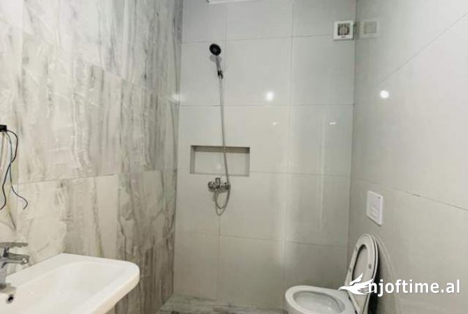 Shtepi ne shitje Apartament ne Tirane, 3+1, Mobilimi E mobiluar, Pagesa 203,150  Euro.