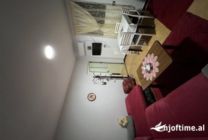 Shtepi me qera Apartament ne Tirane, 1+1, Mobilimi E mobiluar, Pagesa 25,000  Leke.