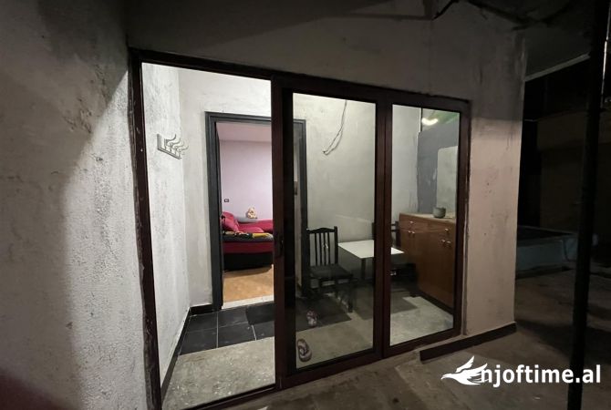 Shtepi me qera Apartament ne Tirane, 1+1, Mobilimi E mobiluar, Pagesa 25,000  Leke.