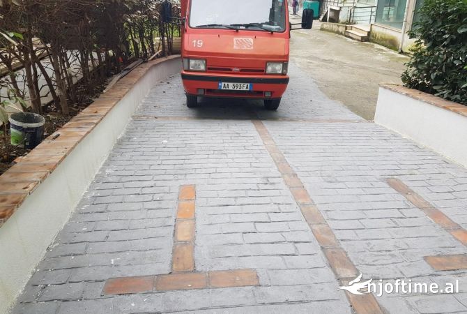 Okazion!!! Shitet ambjent biznesi tek nenkalimi kopshtit botanik , rr Shkelqim Fusha