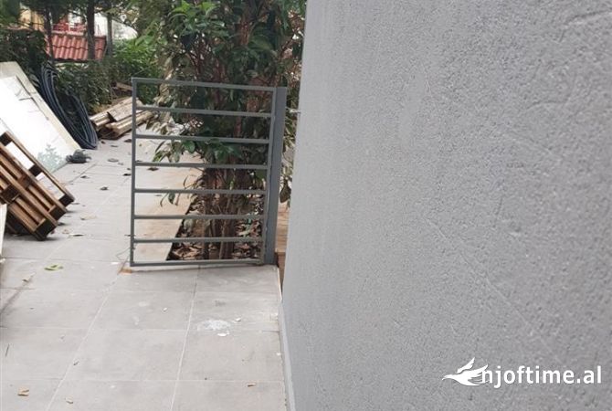Ambient biznesi me qera 4+1 ne Tirane - 1,800 Euro