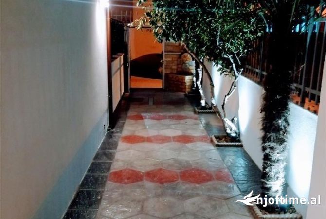 Shtepi ne shitje 7+1 ne Tirane - 390,000 Euro