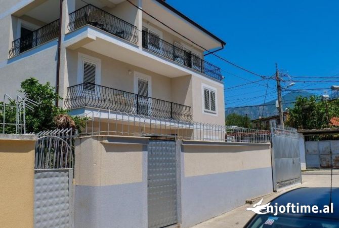 Shtepi ne shitje Shtepi Private ne Tirane, 7+1, Mobilimi E mobiluar, Pagesa 390,000  Euro.