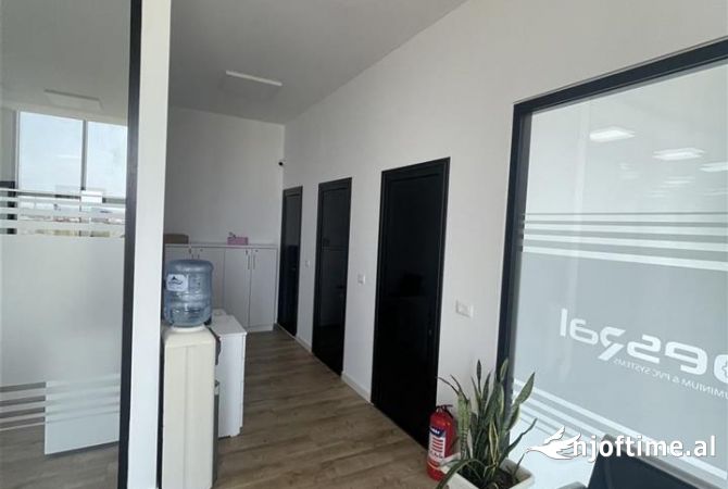 Ambient biznesi me qera 3+1 ne Tirane - 1,750 Euro