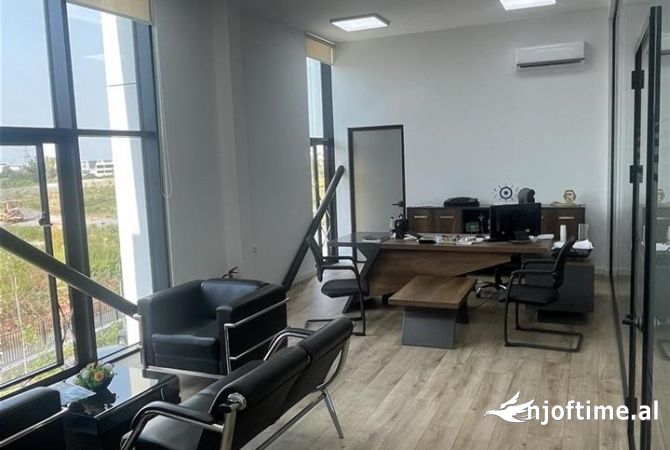 Ambient biznesi me qera 3+1 ne Tirane - 1,750 Euro
