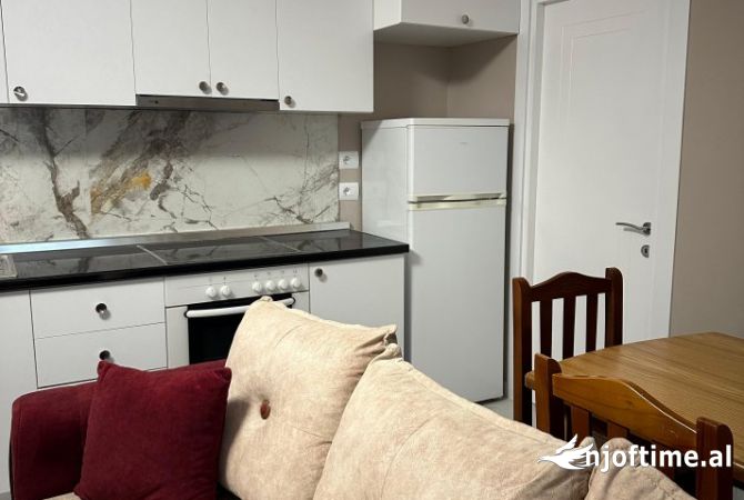 Shtepi me qera Shtepi Private ne Tirane, 1+1, Mobilimi E mobiluar, Pagesa 350  Euro.