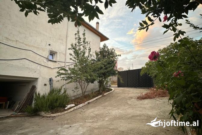 Shtepi me qera Shtepi Private ne Tirane, 1+1, Mobilimi E mobiluar, Pagesa 350  Euro.