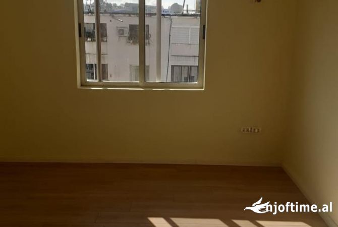 Shtepi ne shitje Apartament ne Tirane, 1+1, Mobilimi Bosh, pa mobiluar, Pagesa 78,000  Euro.
