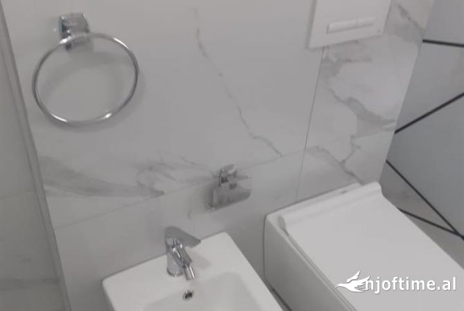 Shtepi ne shitje Apartament ne Tirane, 1+1, Mobilimi Bosh, pa mobiluar, Pagesa 78,000  Euro.