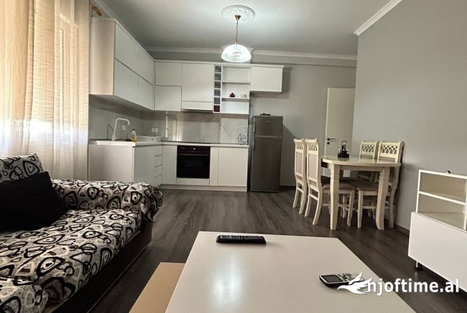 Shtepi me qera Apartament ne Tirane, 2+1, Mobilimi E mobiluar, Pagesa 45,000  Leke.