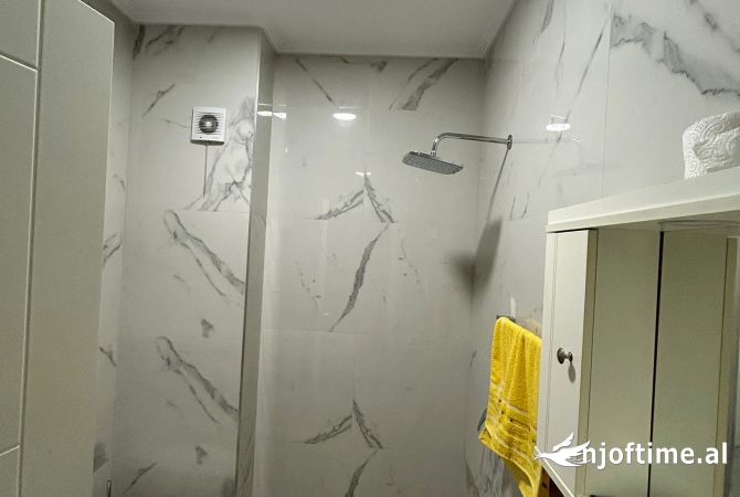 Shtepi me qera Apartament ne Tirane, 2+1, Mobilimi E mobiluar, Pagesa 45,000  Leke.