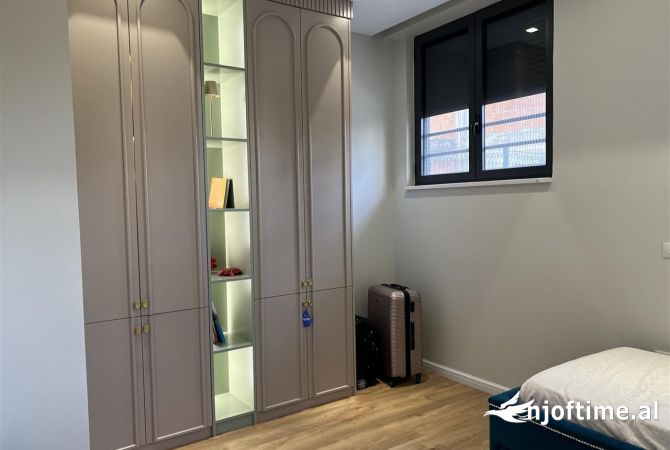 Shtepi ne shitje Apartament ne Tirane, 3+1, Mobilimi E mobiluar, Pagesa 259,000  Euro.