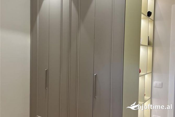 Shtepi ne shitje Apartament ne Tirane, 3+1, Mobilimi E mobiluar, Pagesa 259,000  Euro.