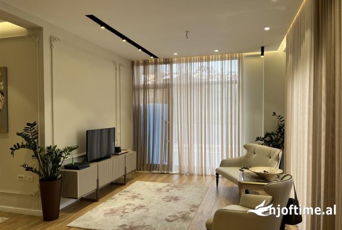 Shtepi me qera Apartament ne Tirane, 3+1, Mobilimi E mobiluar, Pagesa 950  Euro.