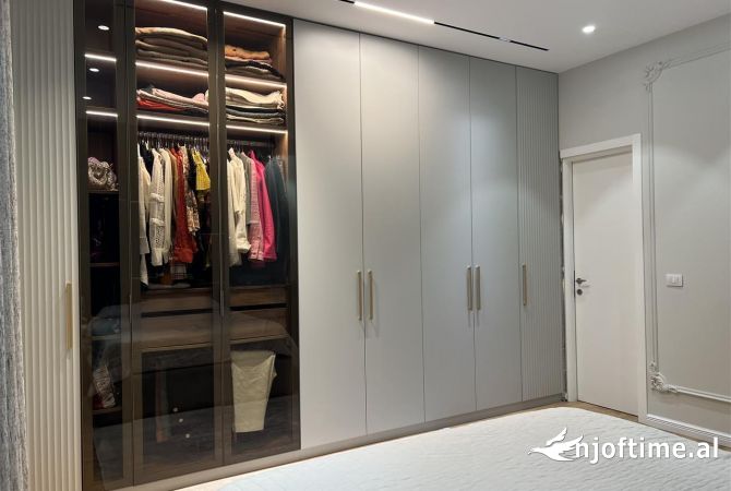 Shtepi me qera Apartament ne Tirane, 3+1, Mobilimi E mobiluar, Pagesa 950  Euro.