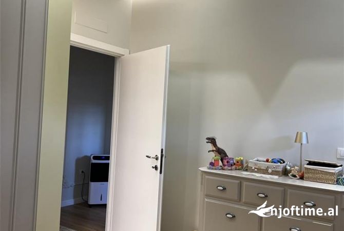 Shtepi me qera Apartament ne Tirane, 3+1, Mobilimi E mobiluar, Pagesa 950  Euro.