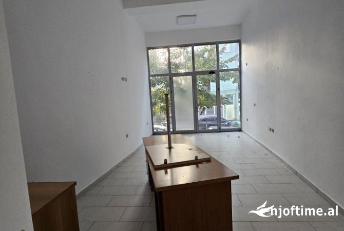 Ambient biznesi ne shitje 1+1 ne Tirane - 95,000 Euro