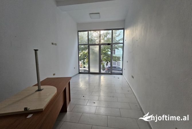Ambient biznesi ne shitje 1+1 ne Tirane - 95,000 Euro