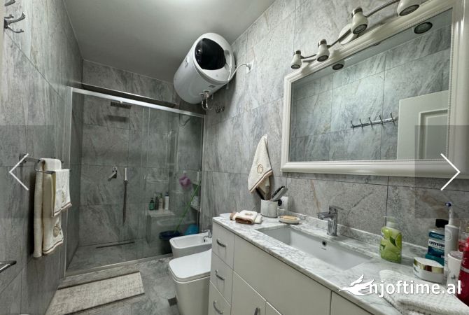 Shtepi ne shitje Apartament ne Tirane, 2+1, Mobilimi E mobiluar, Pagesa 295,000  Euro.