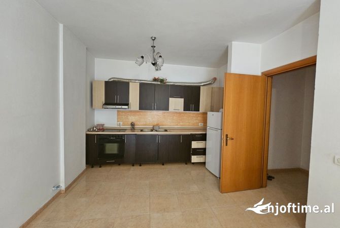 Shtepi me qera Apartament ne Tirane, 2+1, Mobilimi E mobiluar, Pagesa 50,000  Leke.