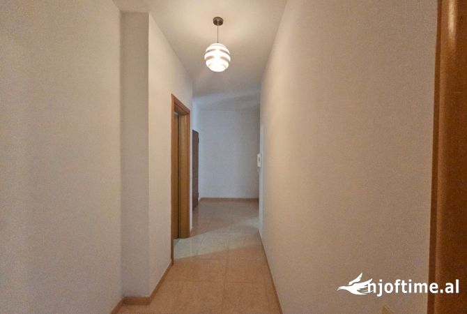Shtepi me qera Apartament ne Tirane, 2+1, Mobilimi E mobiluar, Pagesa 50,000  Leke.