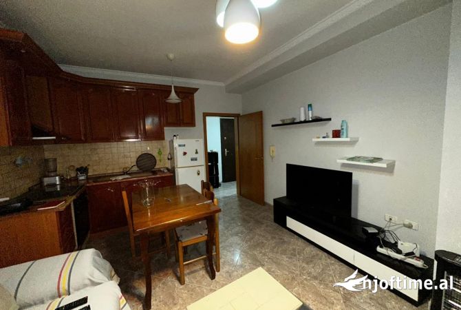 Shtepi me qera Apartament ne Tirane, 1+1, Mobilimi E mobiluar, Pagesa 450  Euro.