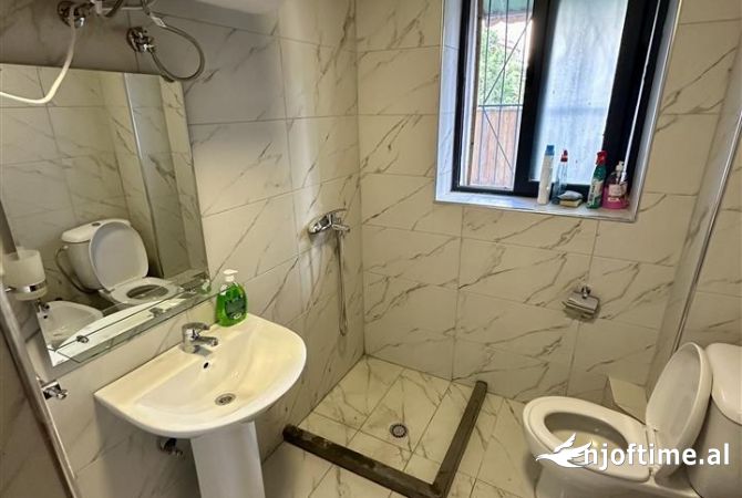 Shtepi me qera Apartament ne Tirane, Garsoniere, Mobilimi E mobiluar, Pagesa 400  Euro.