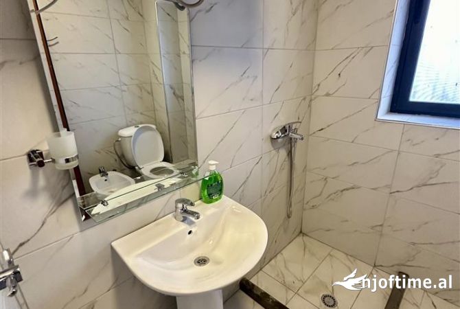 Shtepi me qera Apartament ne Tirane, Garsoniere, Mobilimi E mobiluar, Pagesa 400  Euro.