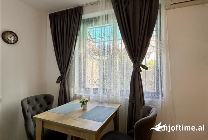 Shtepi me qera Apartament ne Tirane, Garsoniere, Mobilimi E mobiluar, Pagesa 400  Euro.