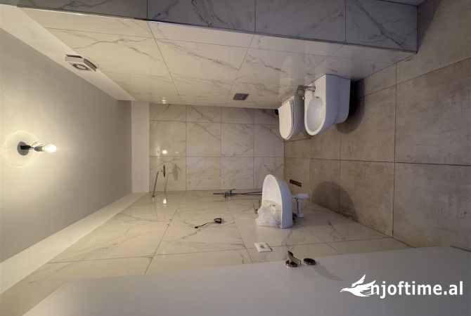 Ambient biznesi me qera 3+1 ne Tirane - 45,000 Leke