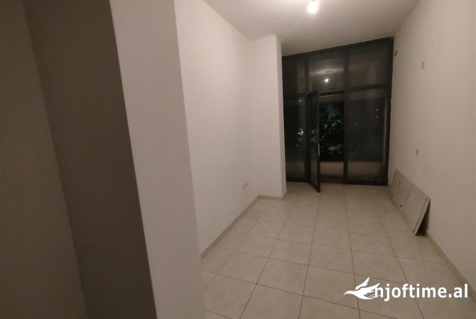 Ambient biznesi me qera 3+1 ne Tirane - 40,000 Leke