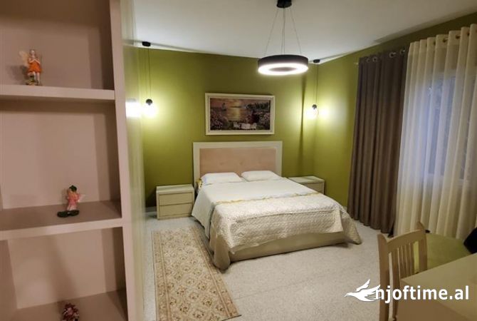 Shtepi me qera Apartament ne Tirane, 2+1, Mobilimi E mobiluar, Pagesa 800  Euro.