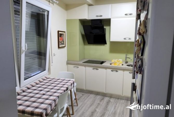 Shtepi ne shitje Apartament ne Tirane, 2+1, Mobilimi E mobiluar, Pagesa 245,000  Euro.