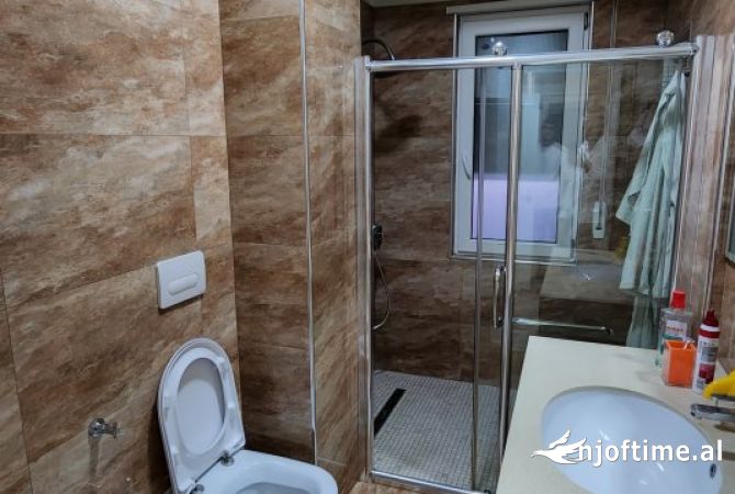Shtepi ne shitje Apartament ne Tirane, 2+1, Mobilimi E mobiluar, Pagesa 245,000  Euro.