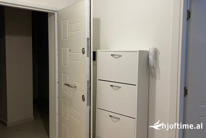 Shtepi ne shitje Apartament ne Tirane, 1+1, Mobilimi E mobiluar, Pagesa 108,000  Euro.