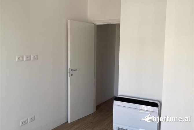 Shtepi me qera Apartament ne Tirane, 3+1, Mobilimi Bosh, pa mobiluar, Pagesa 50,000  Leke.